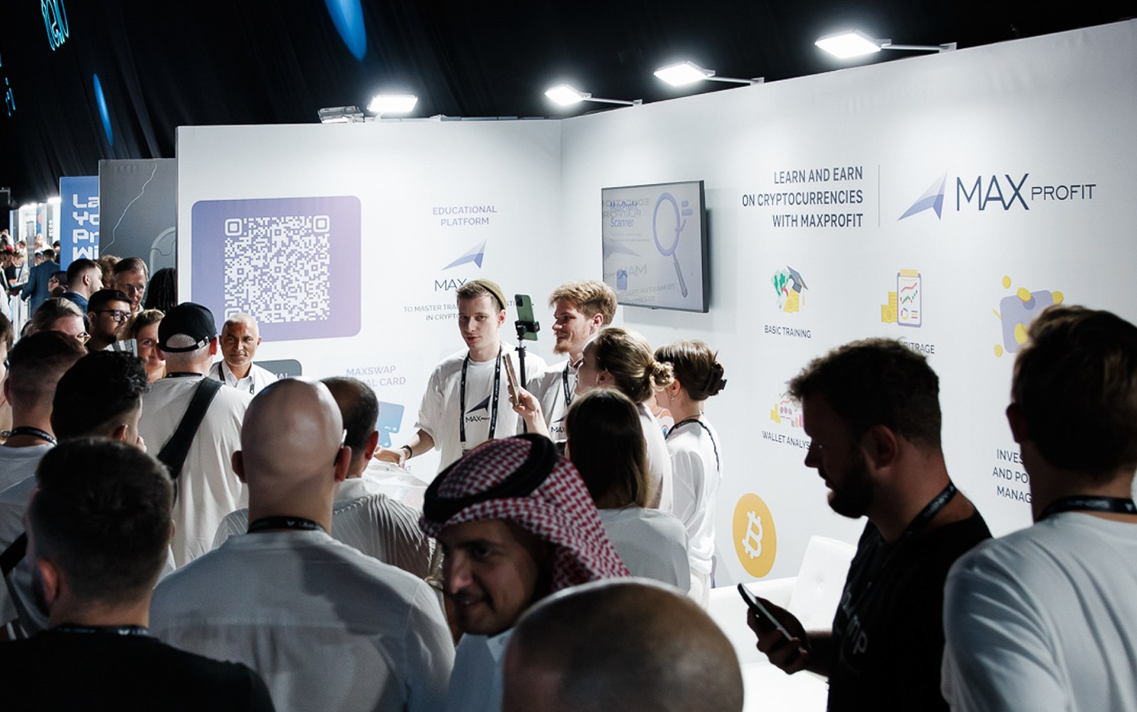 Стенд на Blockchain Life